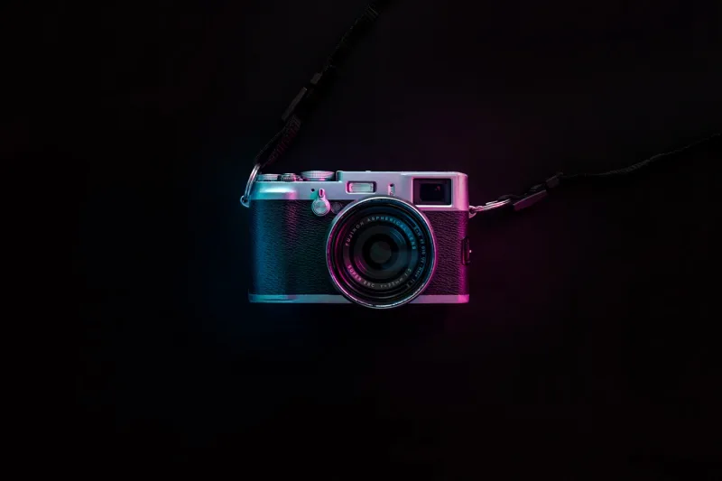Compact camera + flash kit