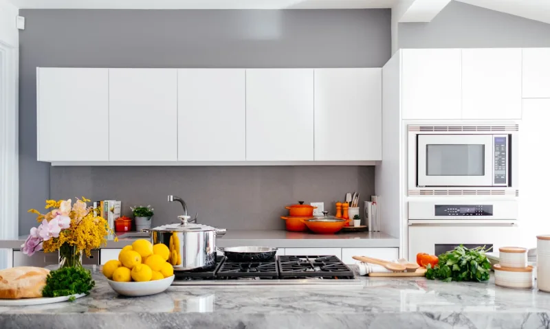 Fitted kitchen — cabinets & counter package